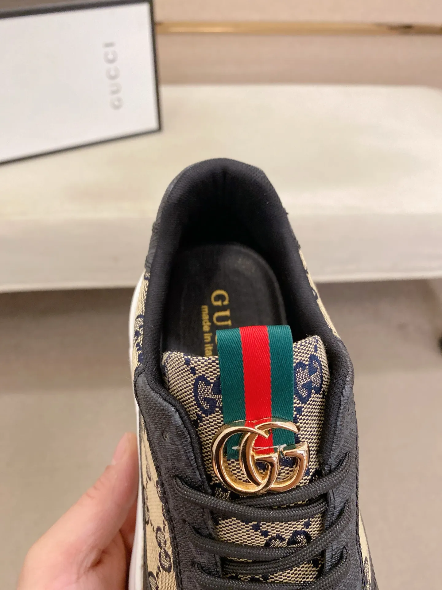 Men's shoes 💰 462💰The new GUCCI (Gucci) counters are launched simultaneously. The new men's shoes, 😘fabrics are selected from imported cowhide, and the lining is sheepskin lining. 👍🏿 High-end ☄️ air-cushion molded anti-slip rubber outsole, exquisite lines, simple and elegant, comfortable and high-end for leisure travel. Code number: 38 to 44 (45 can be customized and cannot be returned or exchanged)